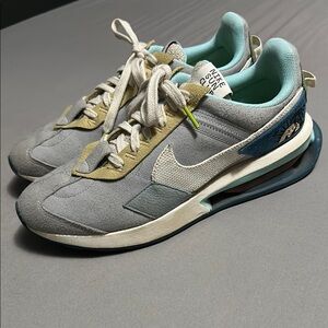 Nike Gray and Blue Sneakers with Cushioned Heel